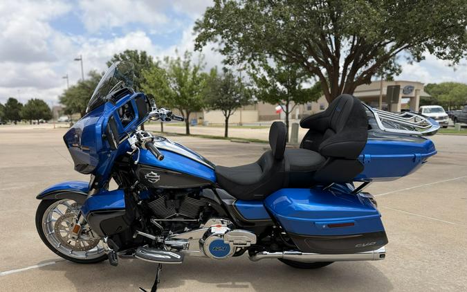 2026 Harley-Davidson® CVO Street Glide Limited Electric Coast CVO Two-Tone