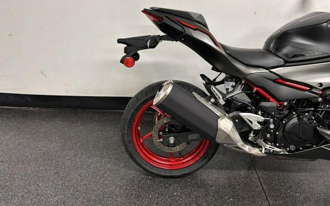 2025 Kawasaki Z500 SE ABS