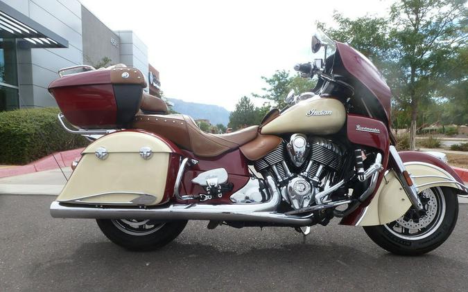 2016 Indian Motorcycle® Roadmaster® Indian Motorcycle Red and Ivory Cream