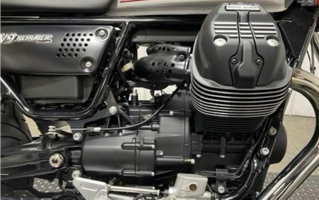 2017 Moto Guzzi V9 Roamer Bianco Classico