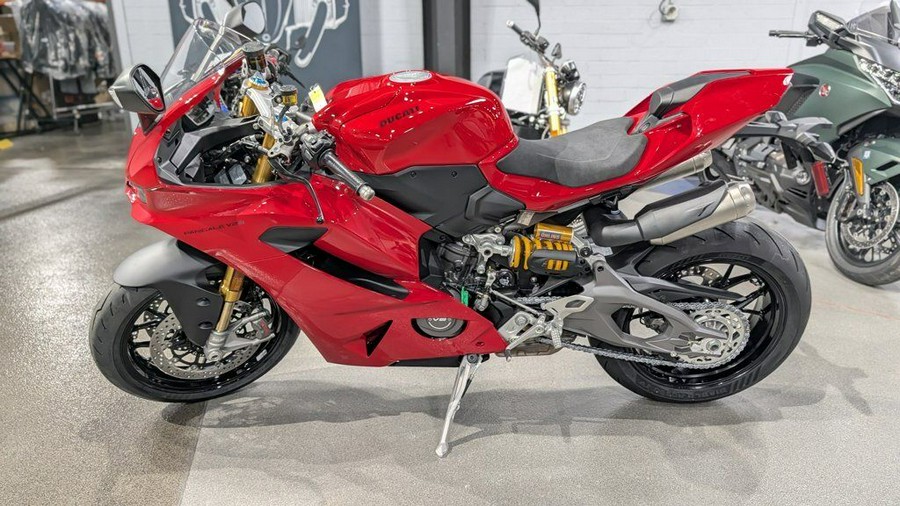 2025 Ducati PAN V2 S 890