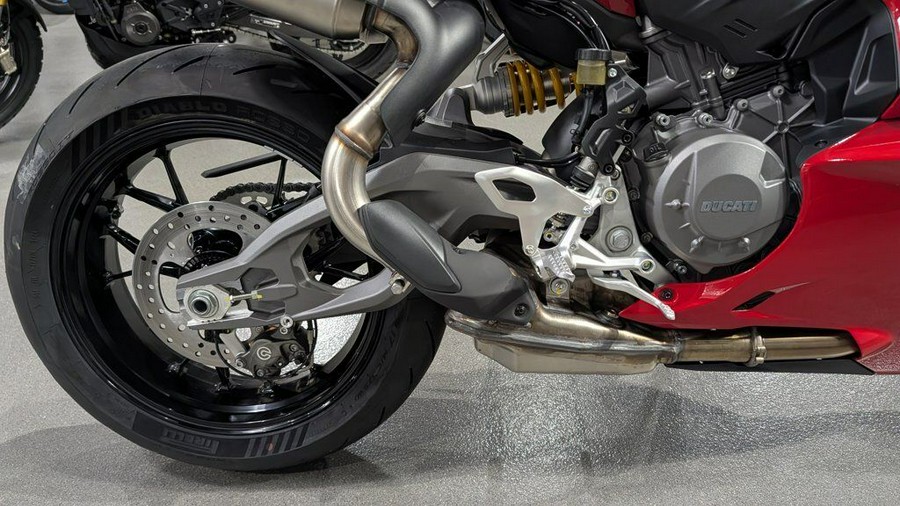 2025 Ducati PAN V2 S 890