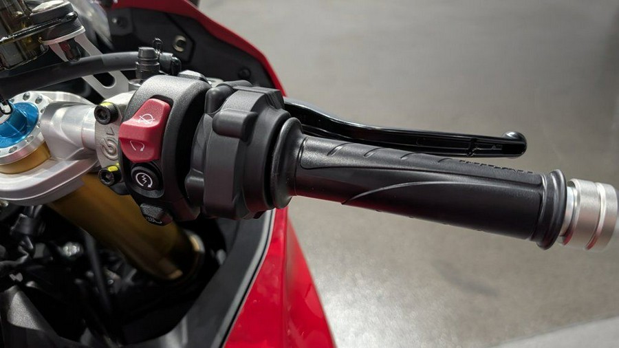 2025 Ducati PAN V2 S 890