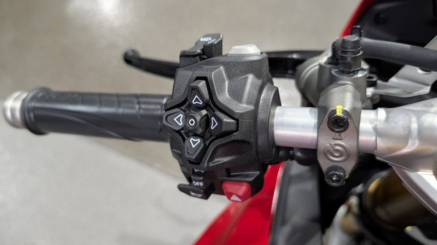 2025 Ducati PAN V2 S 890