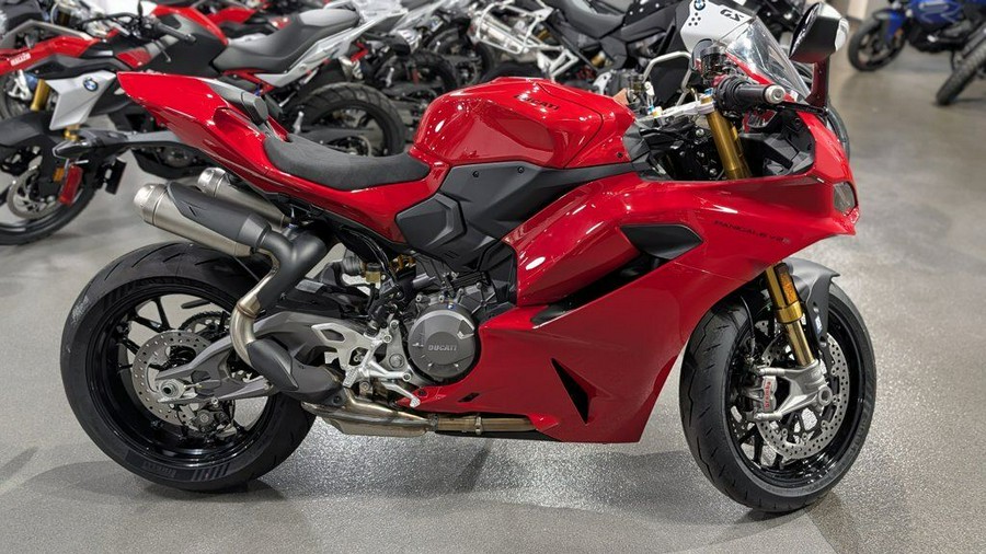 2025 Ducati PAN V2 S 890