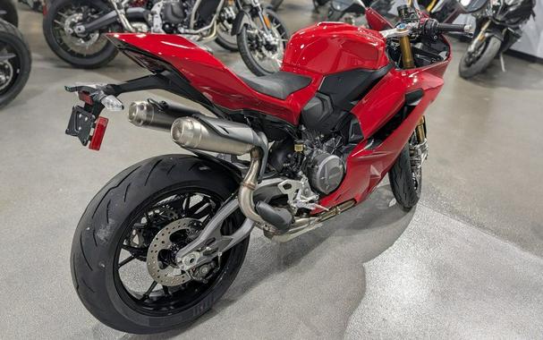 2025 Ducati PAN V2 S 890