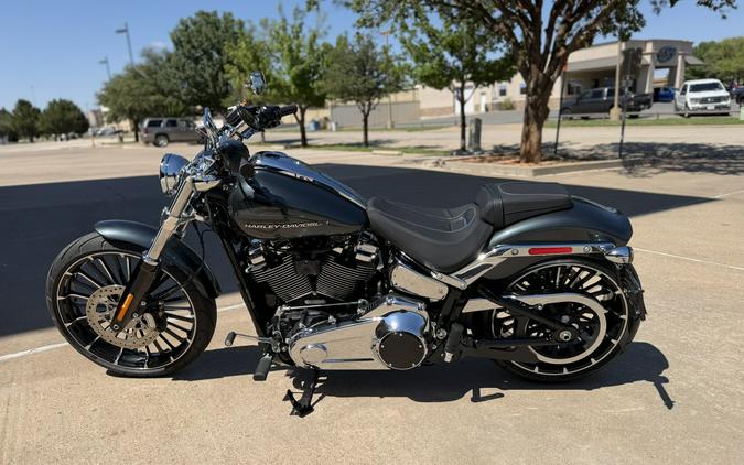 2026 Harley-Davidson® Breakout® Iron Horse Metallic Chrome Trim