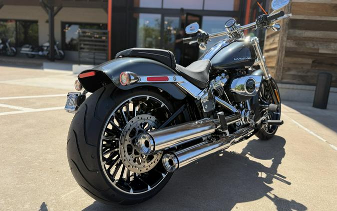2026 Harley-Davidson® Breakout® Iron Horse Metallic Chrome Trim