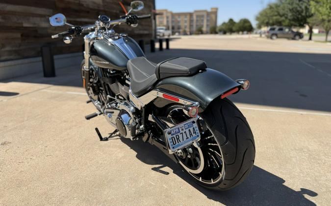 2026 Harley-Davidson® Breakout® Iron Horse Metallic Chrome Trim