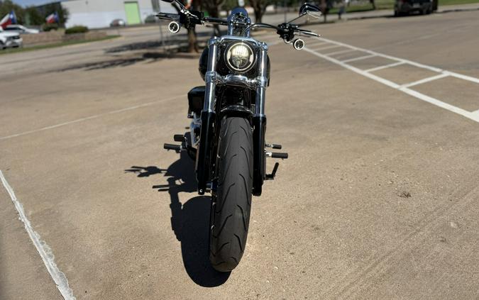 2026 Harley-Davidson® Breakout® Iron Horse Metallic Chrome Trim