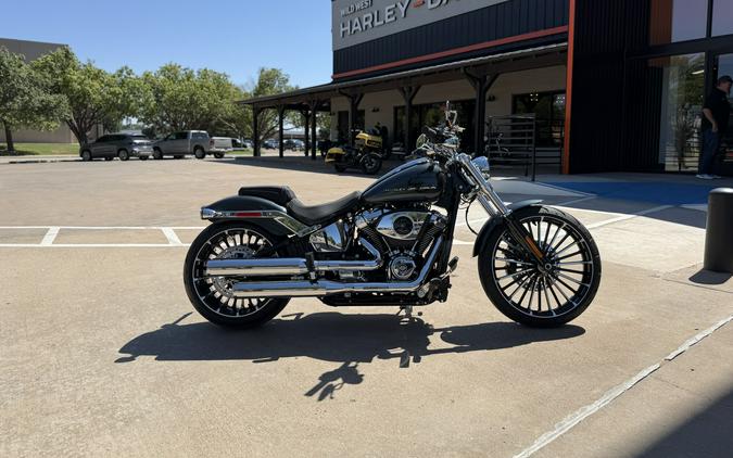 2026 Harley-Davidson® Breakout® Iron Horse Metallic Chrome Trim
