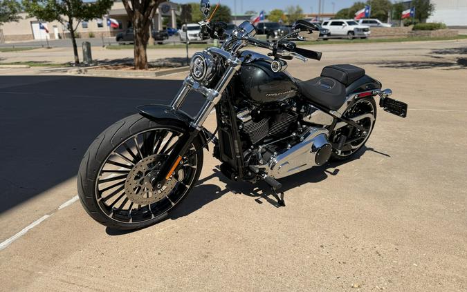 2026 Harley-Davidson® Breakout® Iron Horse Metallic Chrome Trim