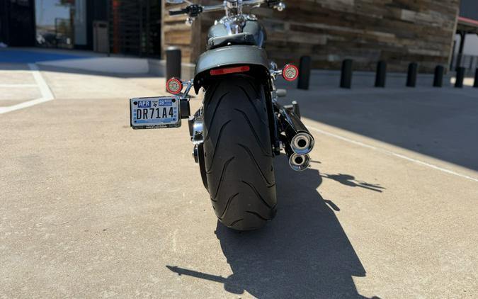 2026 Harley-Davidson® Breakout® Iron Horse Metallic Chrome Trim