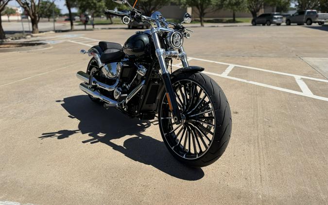 2026 Harley-Davidson® Breakout® Iron Horse Metallic Chrome Trim
