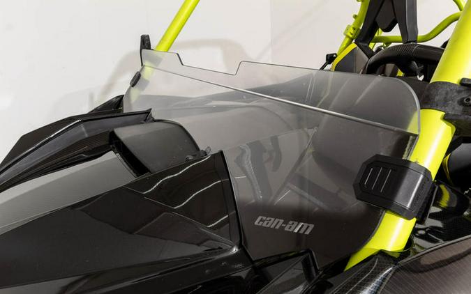 2015 Can-Am® Maverick™ X® ds 1000R Turbo Carbon Black & Manta Green