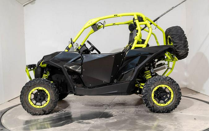 2015 Can-Am® Maverick™ X® ds 1000R Turbo Carbon Black & Manta Green