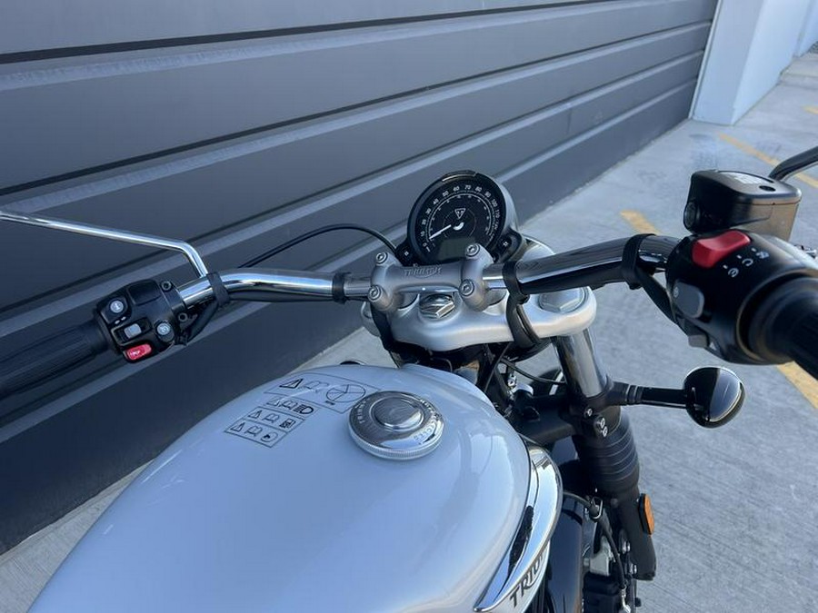 2025 Triumph Bonneville Speedmaster Snowdonia / Cranberry Red