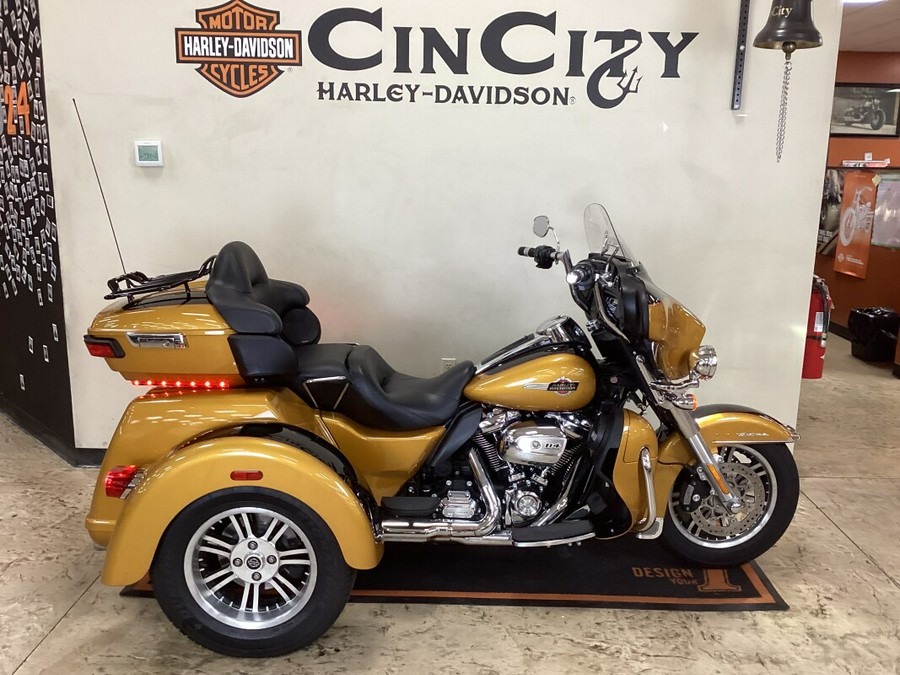 2023 Harley-Davidson Tri Glide Ultra Prospect Gold/Vivid Black FLHTCUTG