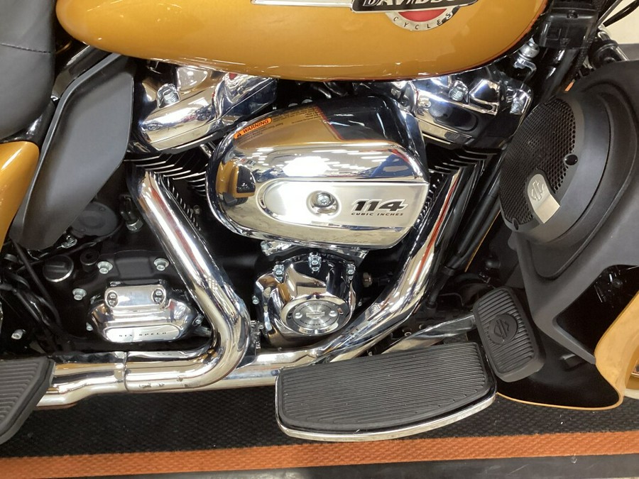 2023 Harley-Davidson Tri Glide Ultra Prospect Gold/Vivid Black FLHTCUTG