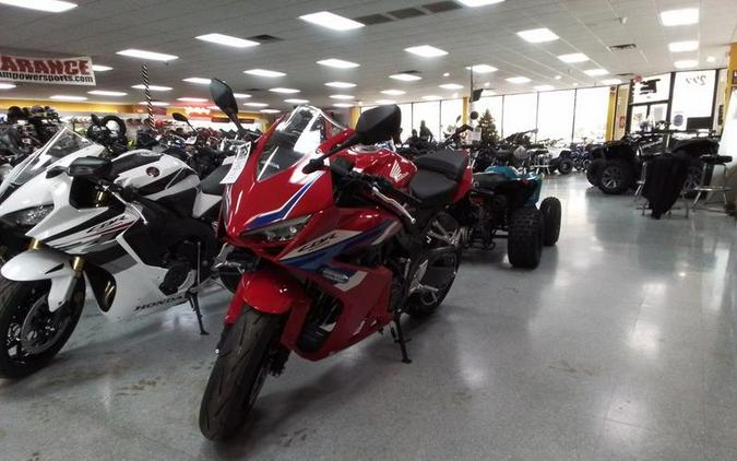 2026 Honda® CBR650R E-Clutch