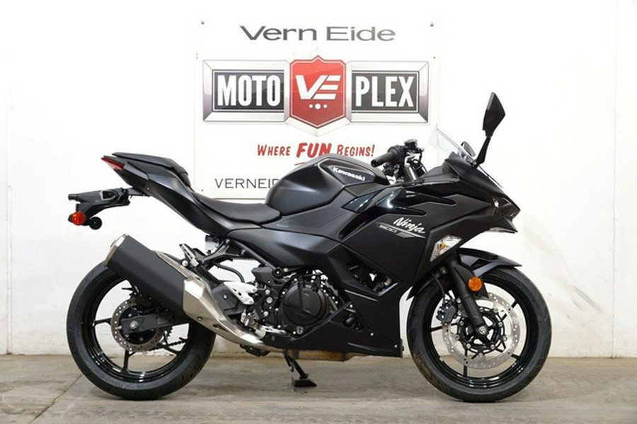 2026 Kawasaki Ninja 500 ABS Metallic Flat Spark Black