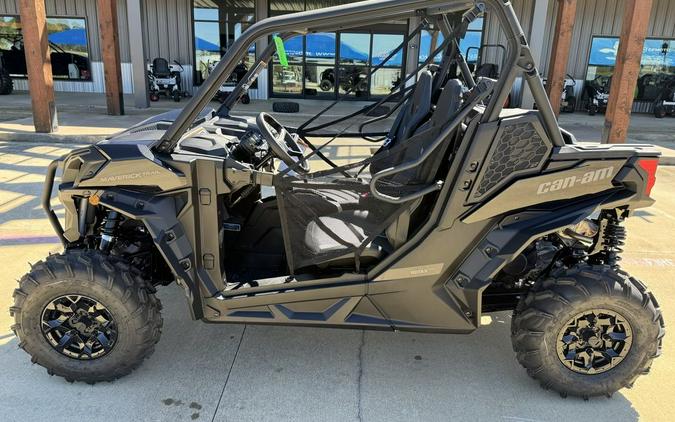 2026 Can-Am Maverick Trail DPS 700