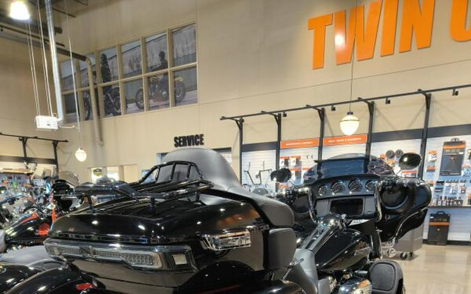 2020 Harley-Davidson® Tri Glide® Ultra Vivid Black