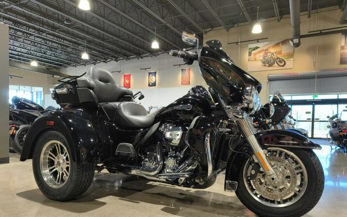 2020 Harley-Davidson® Tri Glide® Ultra Vivid Black