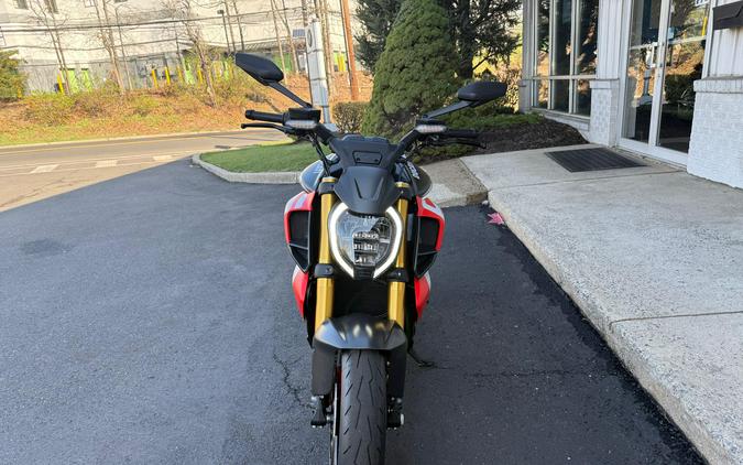 2026 Ducati Diavel V4 RS