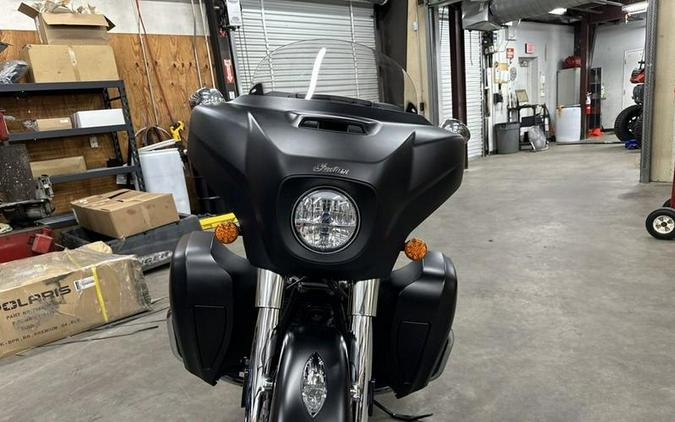 2020 Indian Motorcycle® Roadmaster® Dark Horse® Thunder Black Smoke