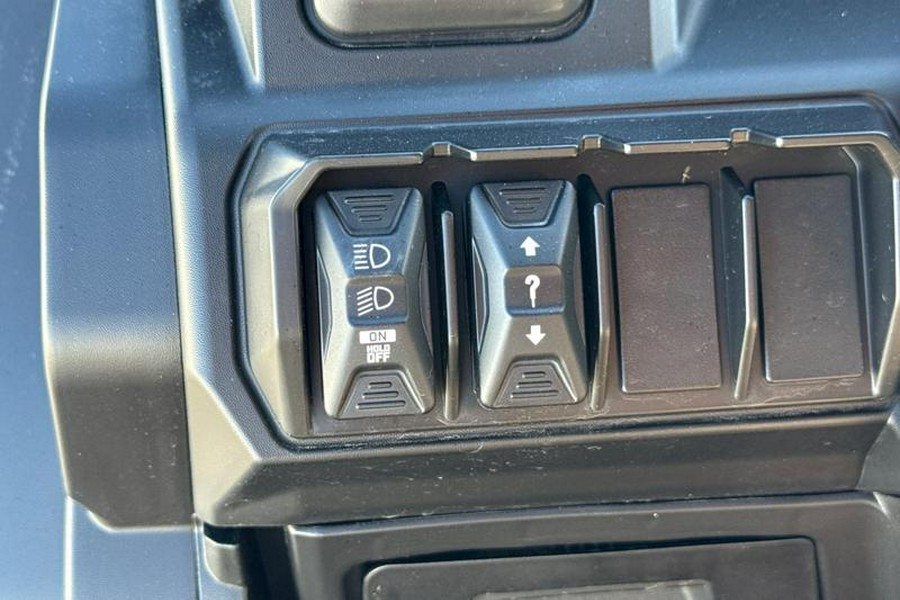 2026 Can-Am® SSV DEF MAX XT 65 HD11 CA 26