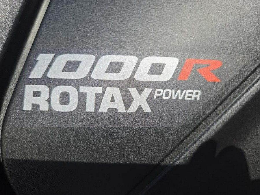 2026 Can-Am® Outlander X mr 1000R Granite Grey