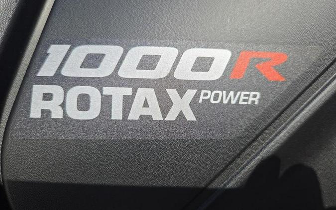 2026 Can-Am® Outlander X mr 1000R Granite Grey