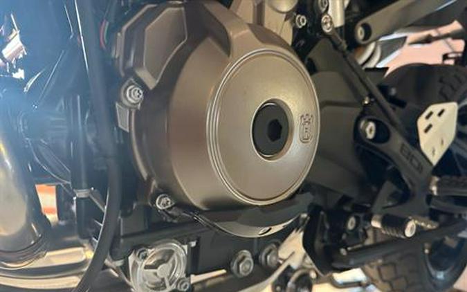 2025 Husqvarna Svartpilen 801