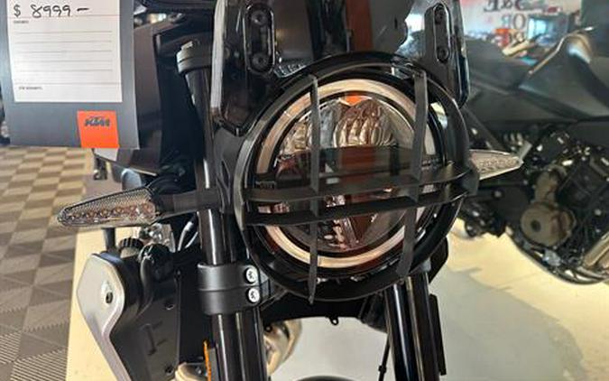 2025 Husqvarna Svartpilen 801