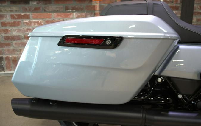 2024 Harley-Davidson Road Glide® Atlas Silver Metallic