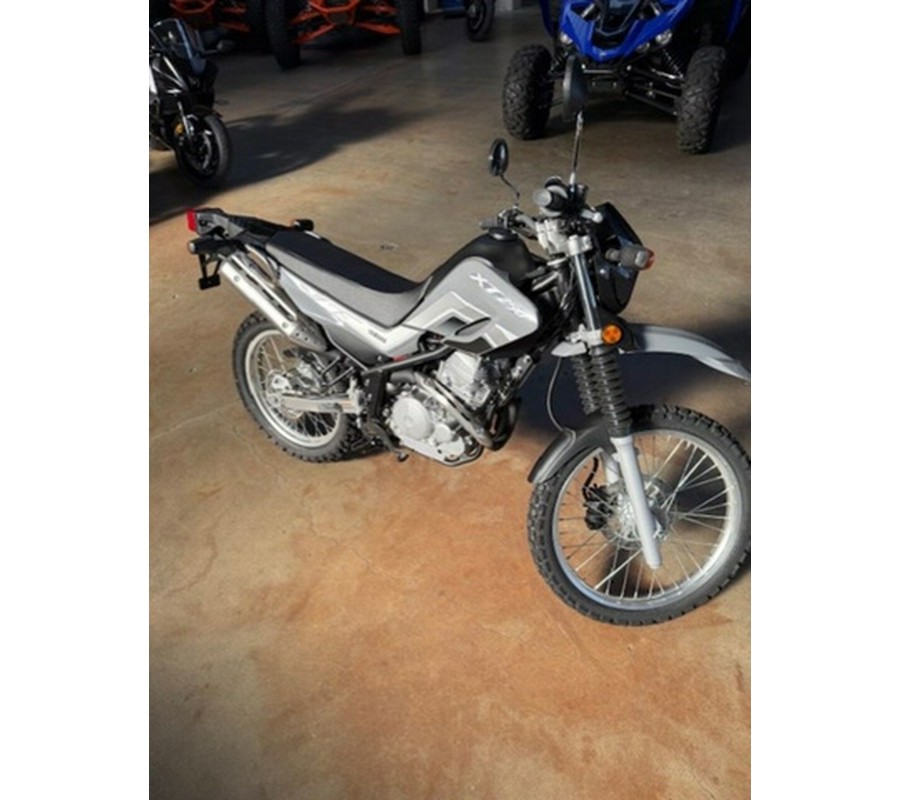 2025 Yamaha XT250SC