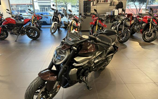 2026 Ducati XDiavel V4 Black Lava