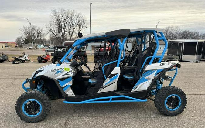 2016 Can-Am® Maverick MAX X ds TURBO 1000R Hyper Silver & Octane Blue