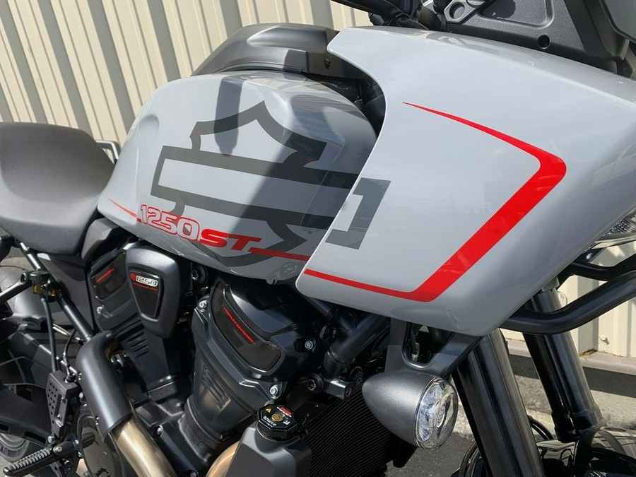 2025 Harley-Davidson® RA1250ST - Pan America® 1250 ST