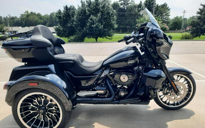 2026 Harley-Davidson® Street Glide 3 Limited Vivid Black Black Trim