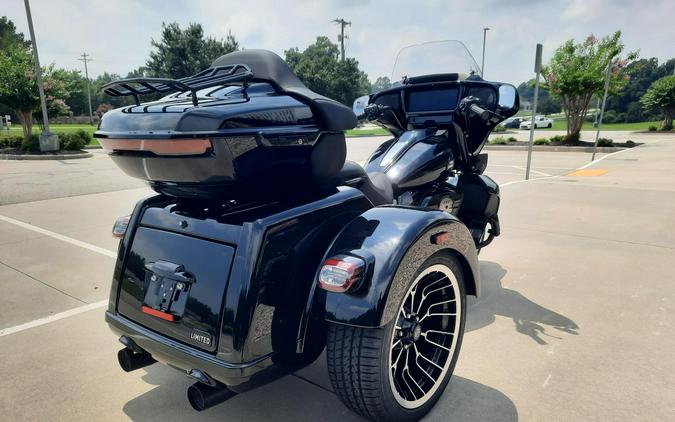 2026 Harley-Davidson® Street Glide 3 Limited Vivid Black Black Trim