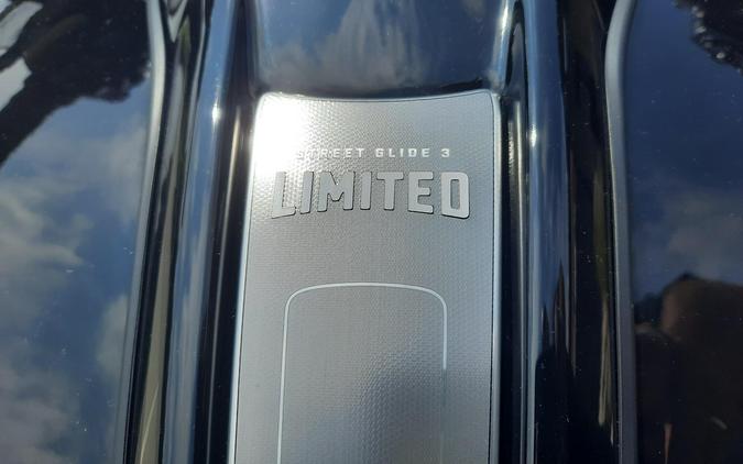 2026 Harley-Davidson® Street Glide 3 Limited Vivid Black Black Trim