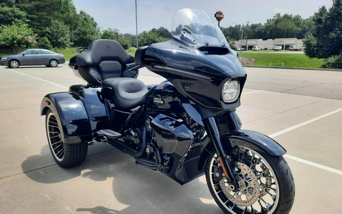 2026 Harley-Davidson® Street Glide 3 Limited Vivid Black Black Trim