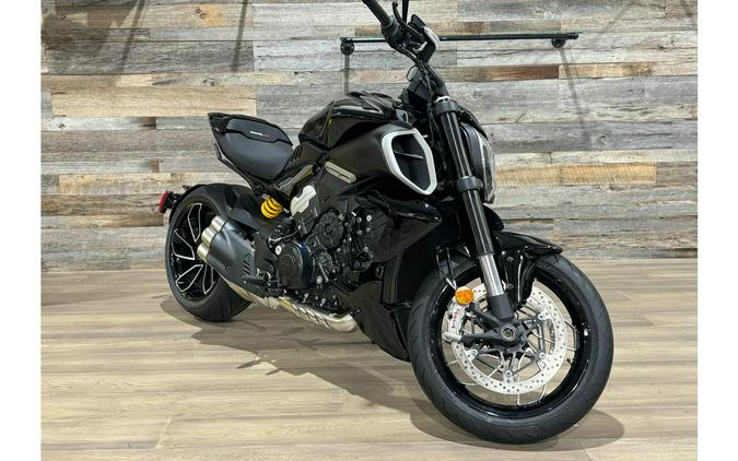 2023 Ducati Diavel V4 First Look [A Dozen Fast Facts + 28 Photos]