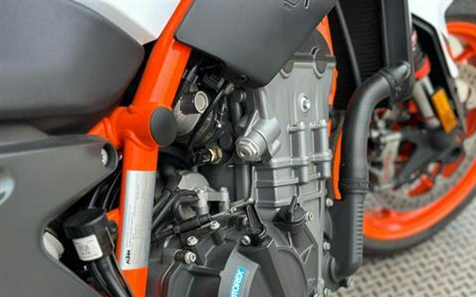 2021 KTM 890 Duke R