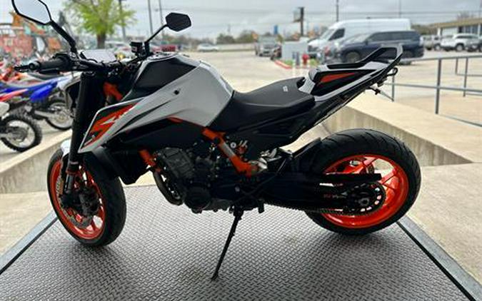 2021 KTM 890 Duke R