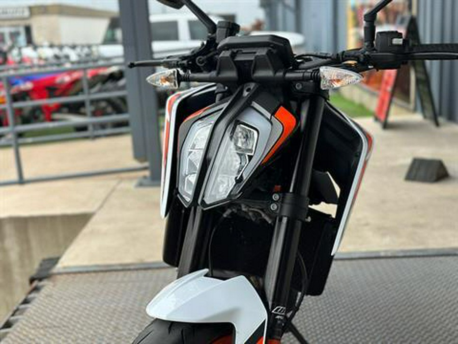 2021 KTM 890 Duke R