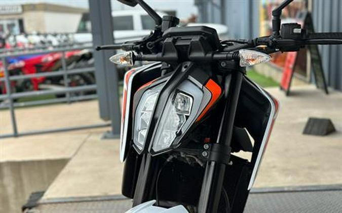 2021 KTM 890 Duke R