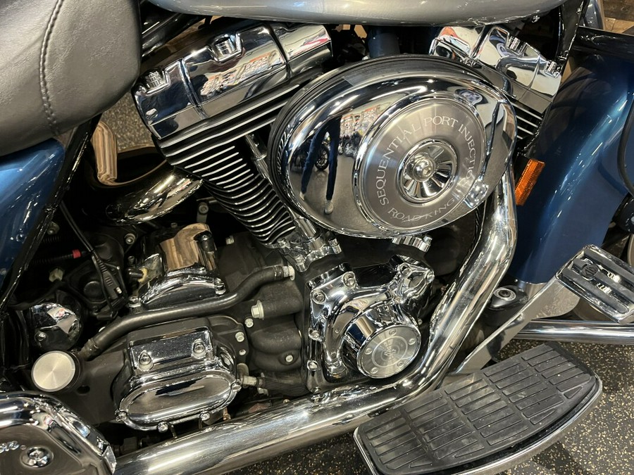 2005 Harley-Davidson® Road King® Two-Tone Chopper Blue Pearl and Brilliant Silver Pearl FLHR